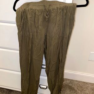 BE COOL Green flowy pants with ankle band